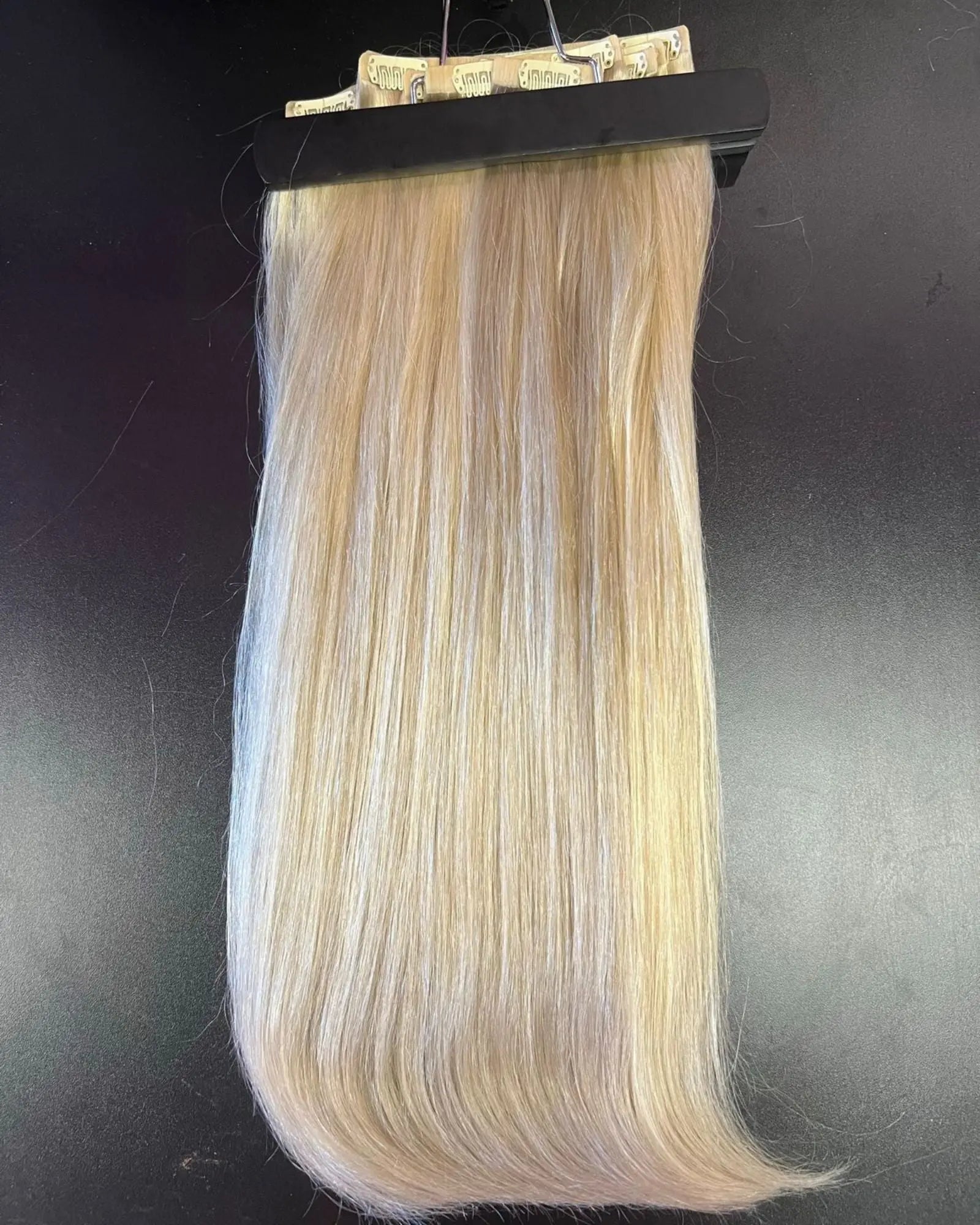 Aplique Tic Tac Invisi MOJO – Loiro Bege 55cm (Cabelo Humano) 160–170g MOJO