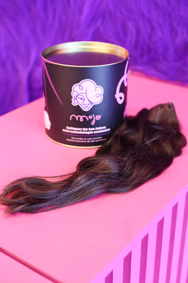 Lata MOJO com cabelo humano